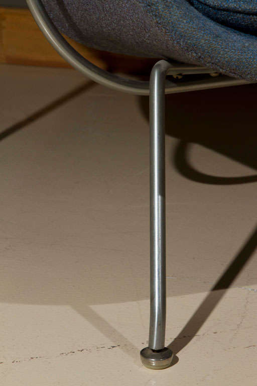 Eero Saarinen Womb Chair 2