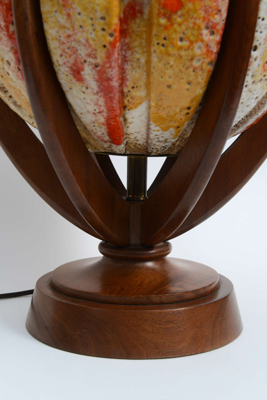 1960s Atomic Lava Ceramic Table Lamp on a Tripod Walnut Base In Excellent Condition In Miami, FL