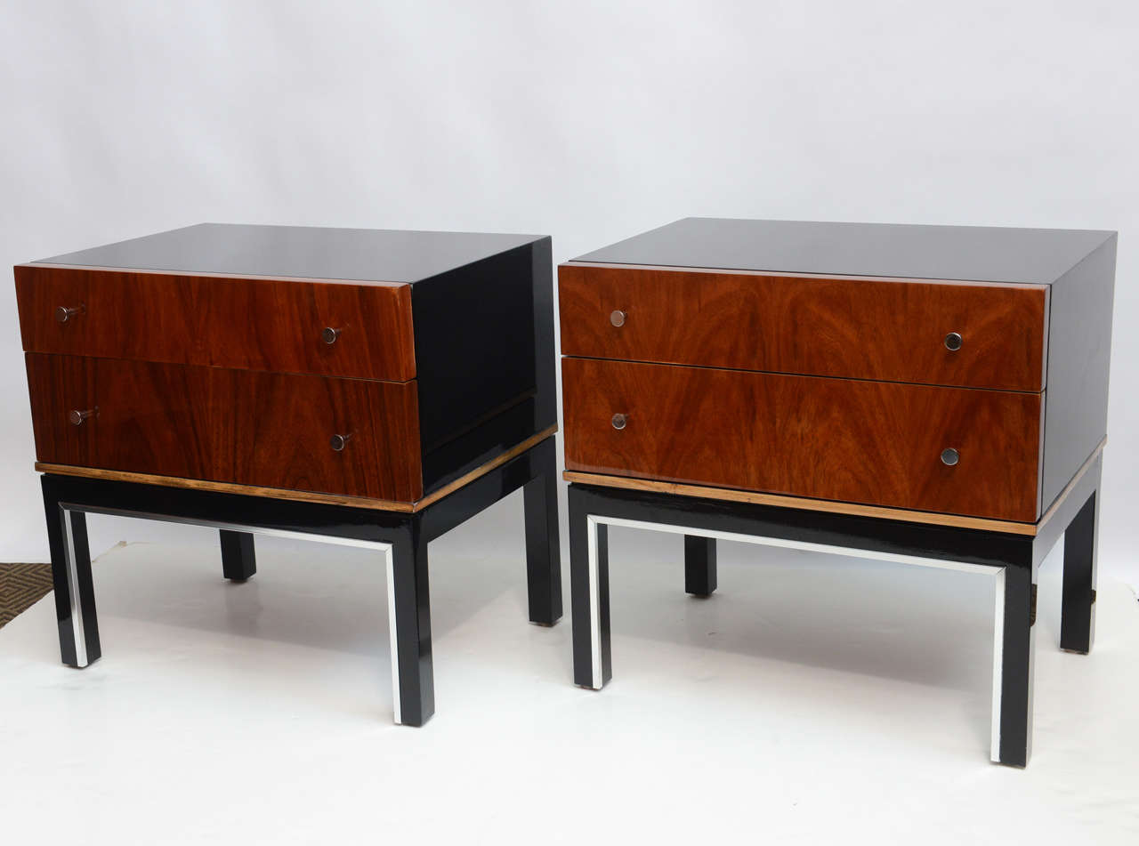 Mid-Century Modern Pair of Black Lacquered and Walnut Nightstands by American of Martinsville