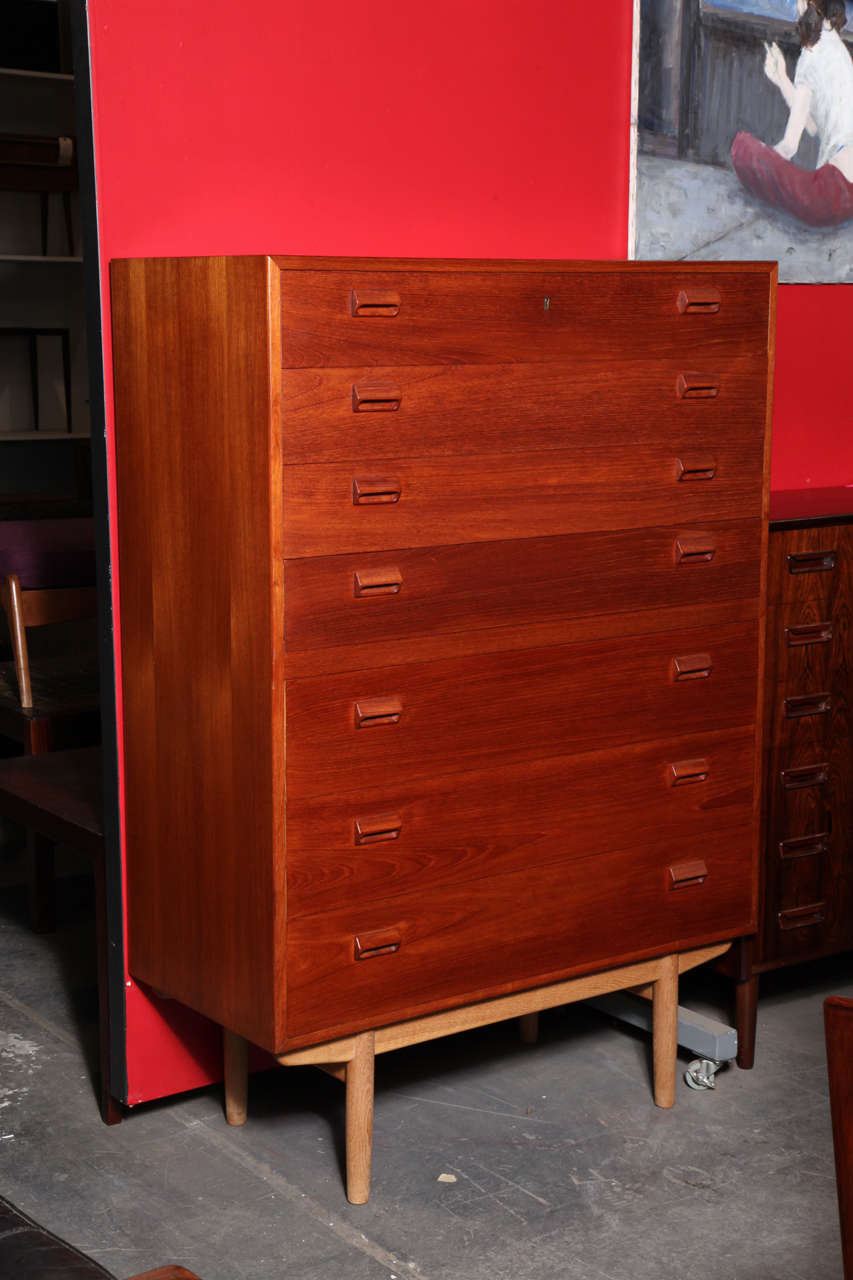 Vintage 1950s Highboy Dresser from Denmark

This Danish Dresser is the largest chest of drawers to come out of Denmark. Beautifully built and designed by Borge Mogensen. The oak base and teak body was very popular for the time, but the oak is not