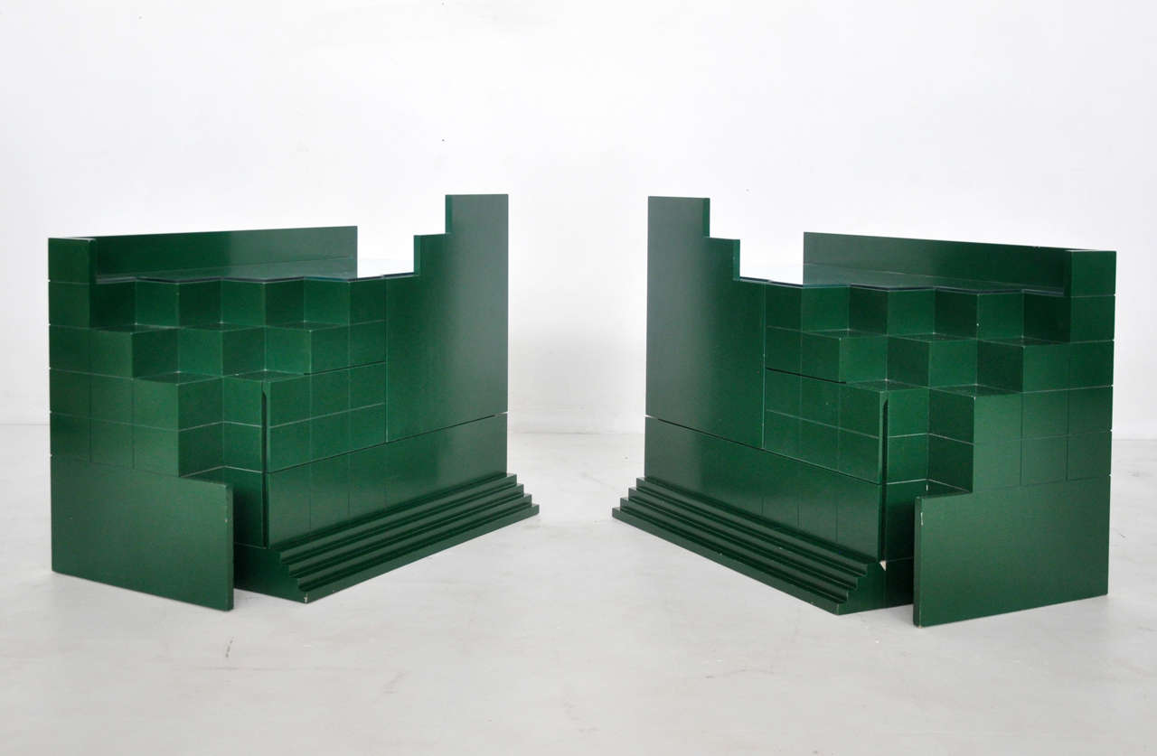 Pair of green lacquer nightstands. Memphis style. 26