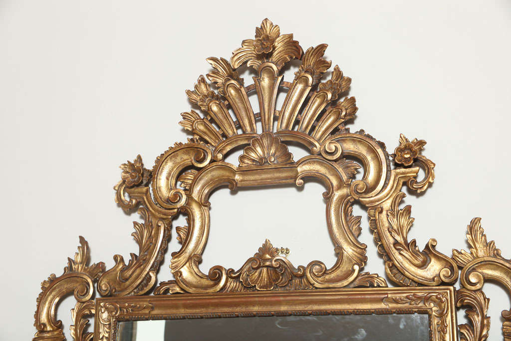 Carved Giltwood Mirror In Excellent Condition For Sale In West Palm Beach, FL