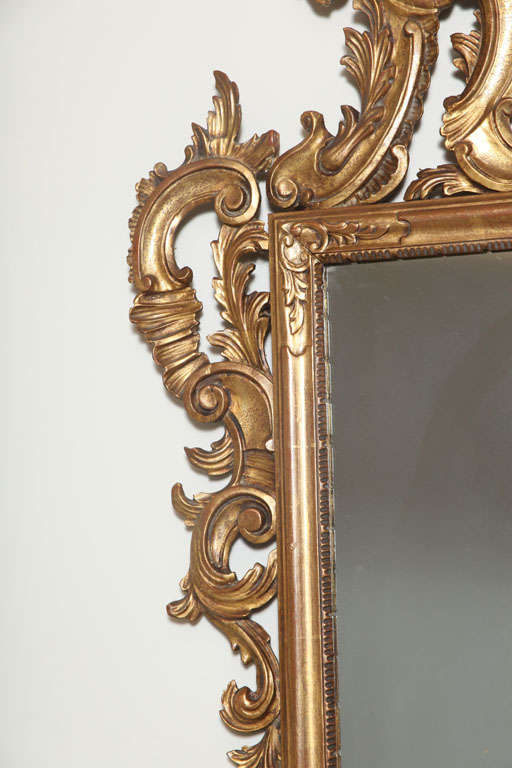 Miroir en bois doré sculpté Excellent état - En vente à West Palm Beach, FL