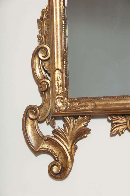 20ième siècle Miroir en bois doré sculpté en vente