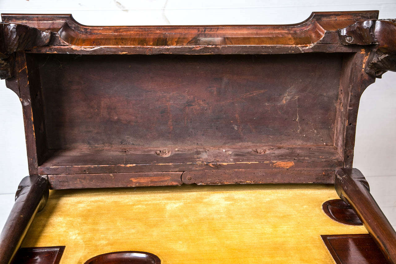 Paire de tables à thé anglaises signées George II avec plateaux rabattables finement sculptés 2