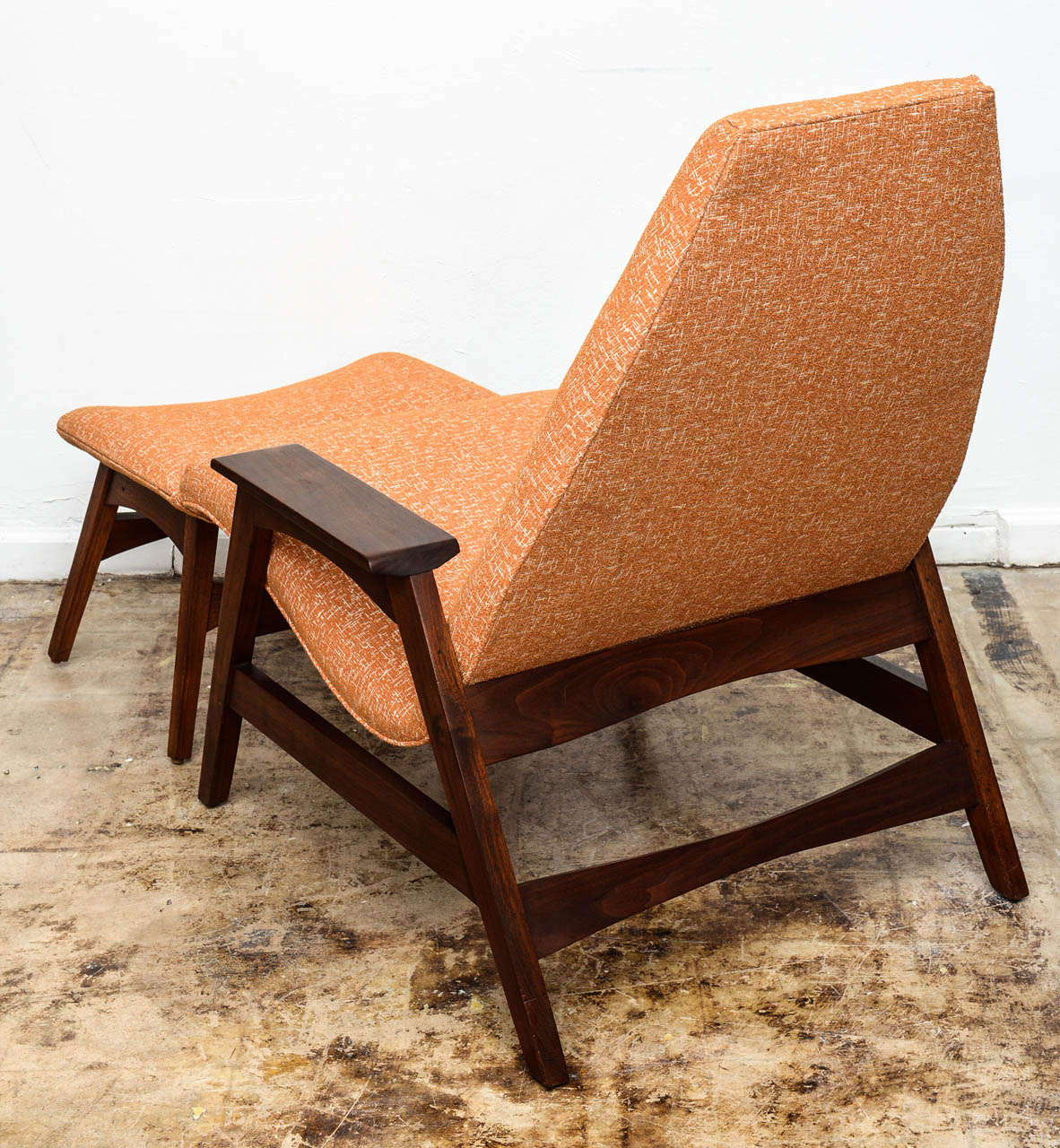 Sculptural Mid-Century Chair and Ottoman, Attributed to Nakashima for Widdicomb In Excellent Condition In Miami, FL