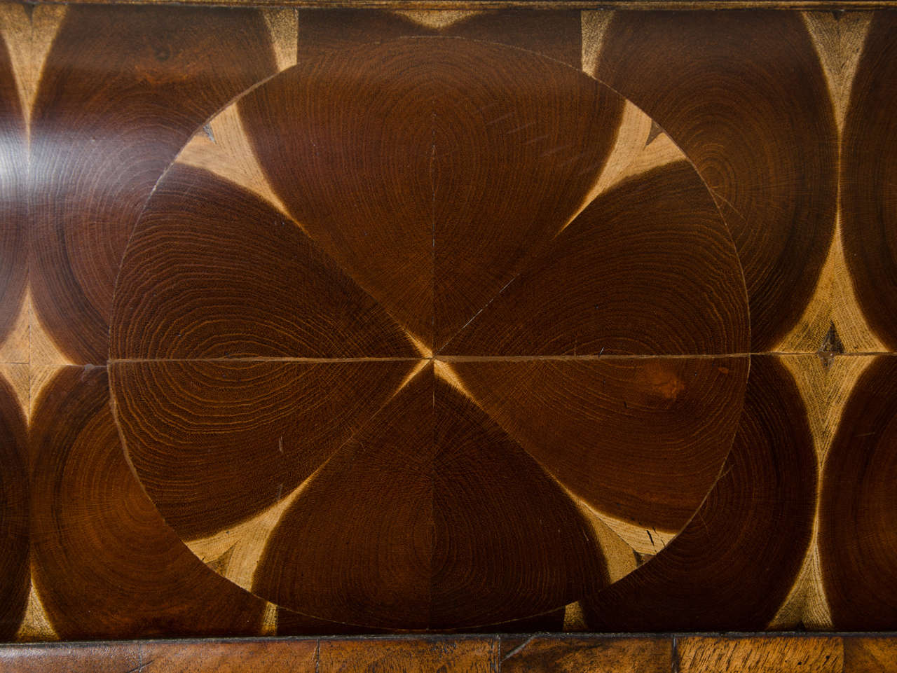 Oyster Veneer William and Mary Style Cushion Mirror In Excellent Condition In London, GB