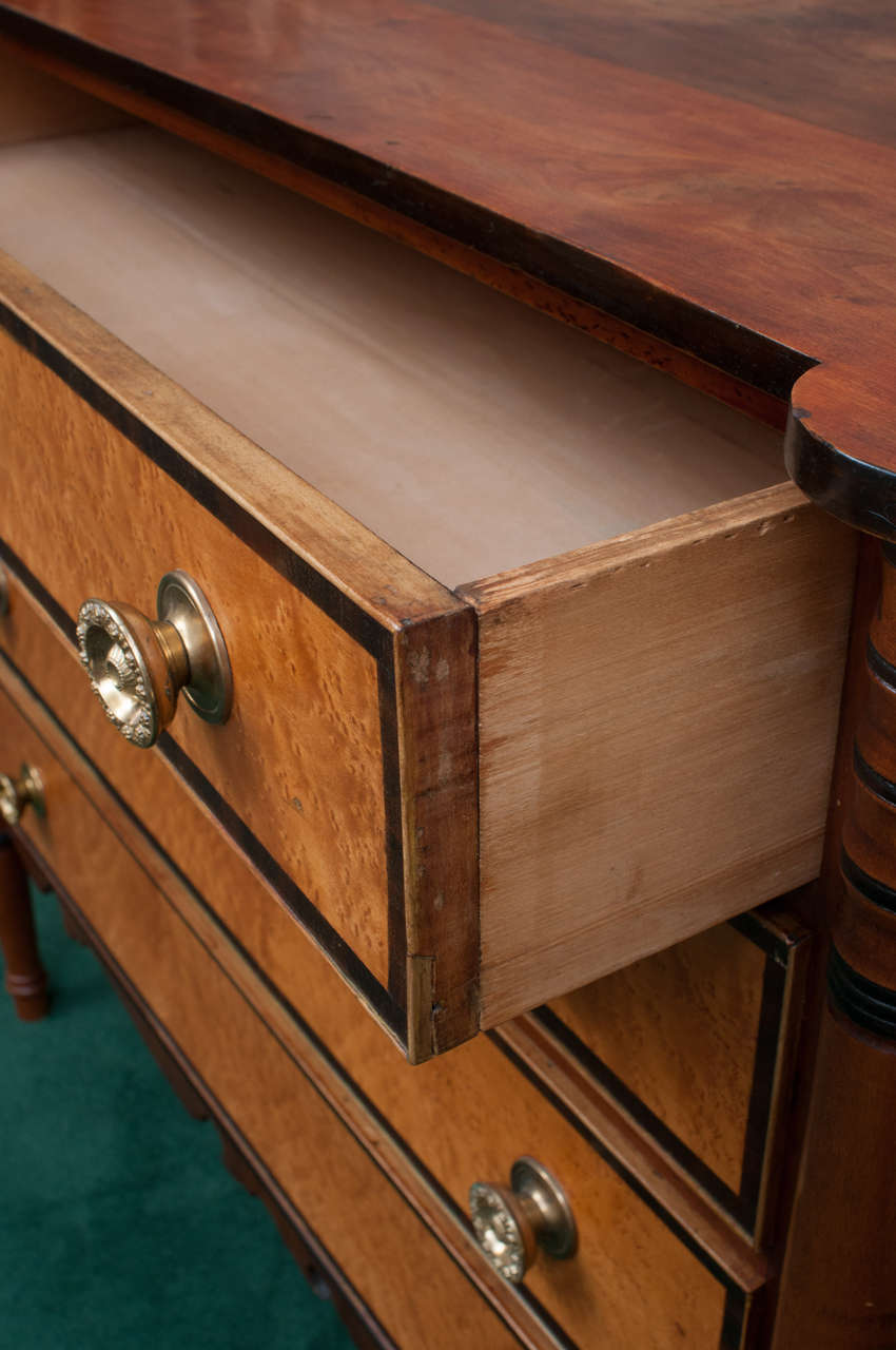Federal Cherry and Bird's-Eye Maple Chest, Probably New Hampshire, circa 1815 In Excellent Condition In Alexandria, VA