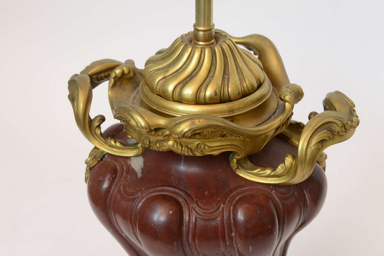 Pair of French Spiral Cut Rouge Marble with Bronze-Mounted Lamps, circa 1880 For Sale 1