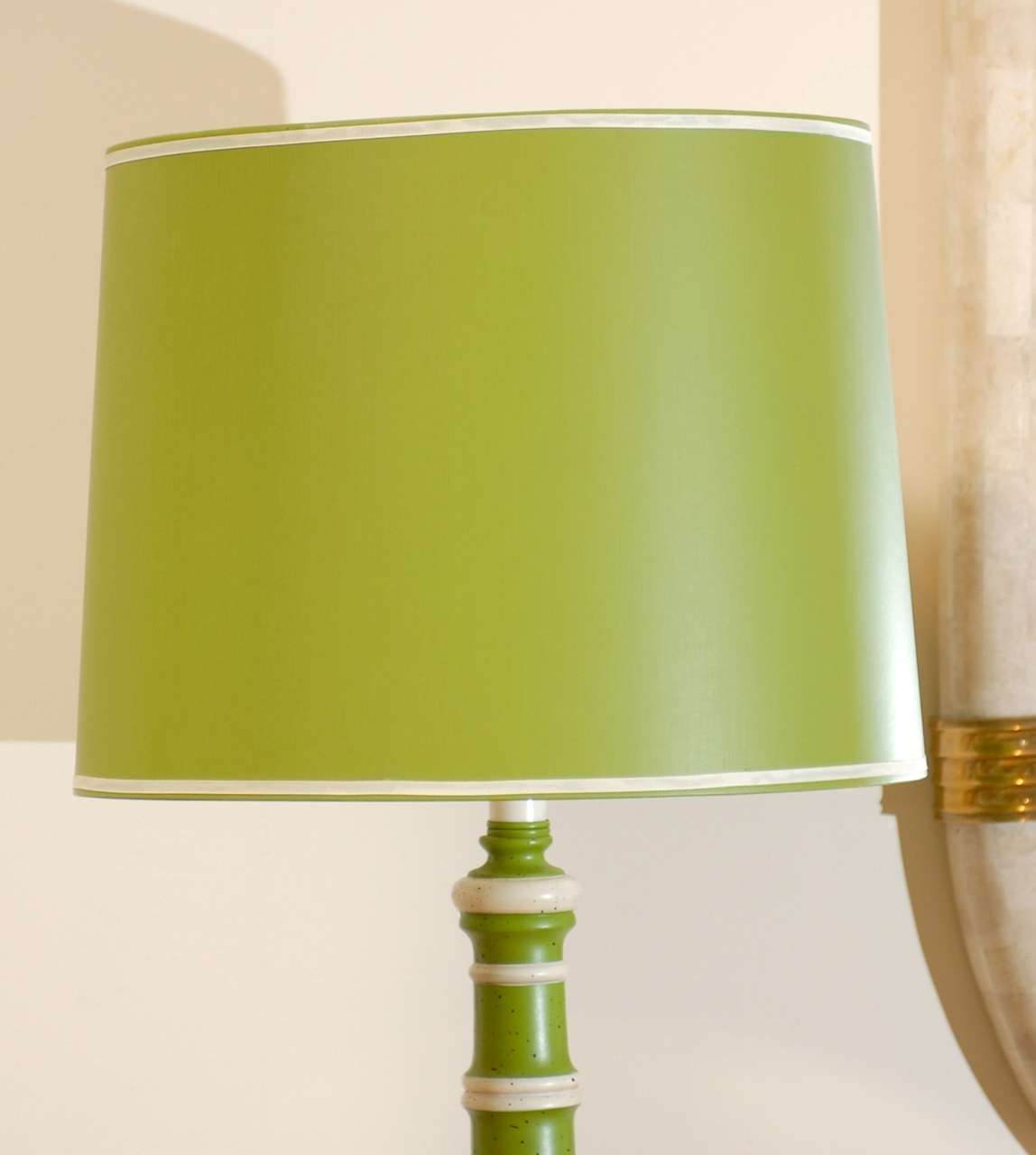 Mid-Century Modern Pair of Vintage Ceramic Lamps in Lime and Cream For Sale