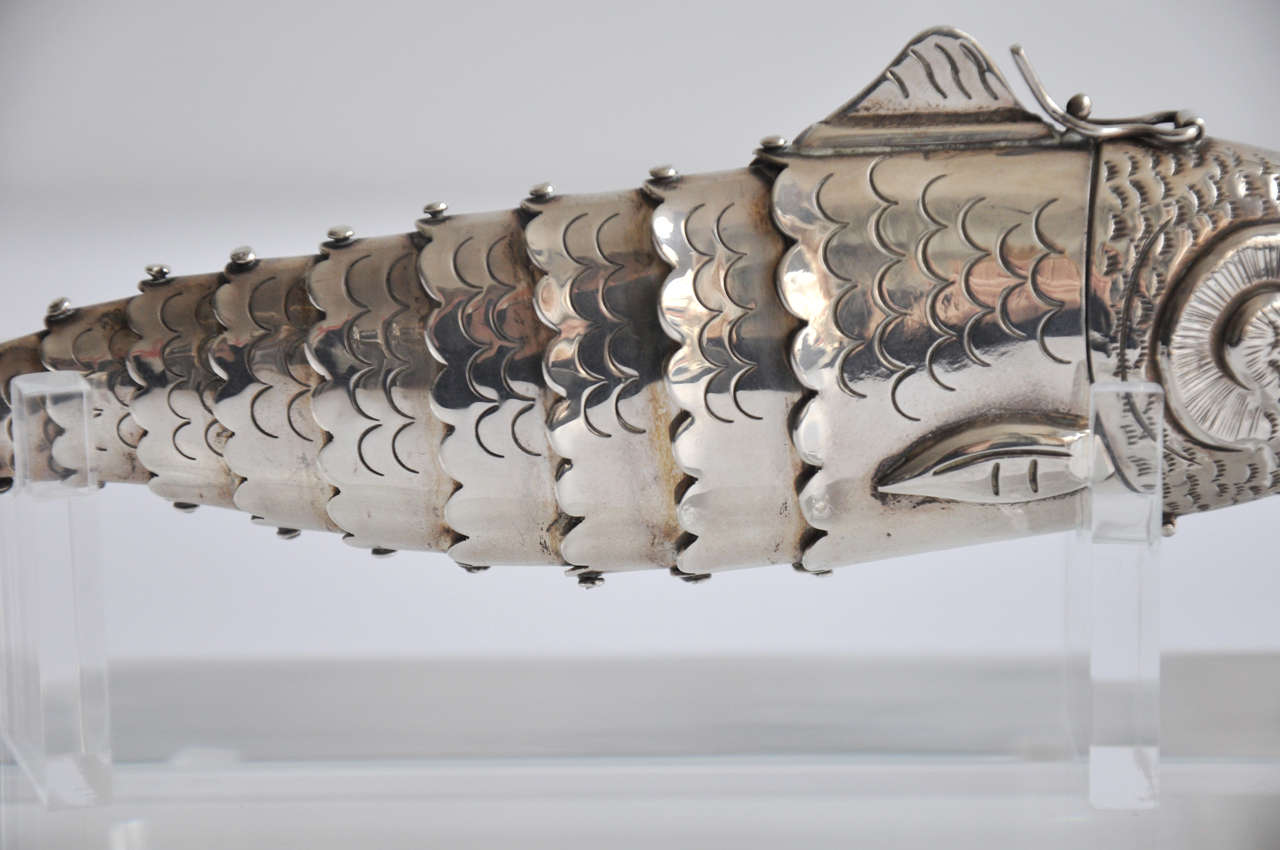 Stylized Fish Sterling Pillbox by William Spratling In Excellent Condition In Winnetka, IL
