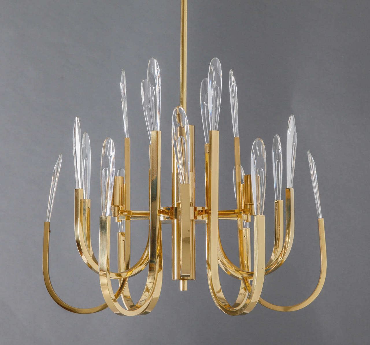 Brass polished Sciolari Chandelier with faceted chrystal.