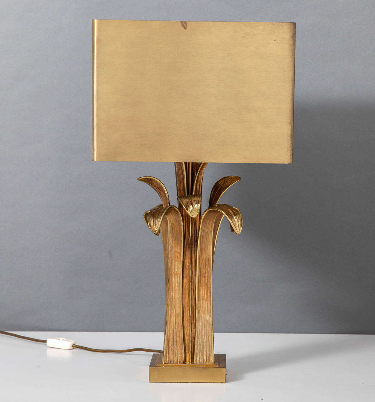 Exquisite pair of bronze sculptural leaf table lamps with bronze shades.

Signed by Maison Charles, France.

Dimension Shades 38cm-38cm-H.26cm.
Base 15cm- 15cm   Total height  69 cm.