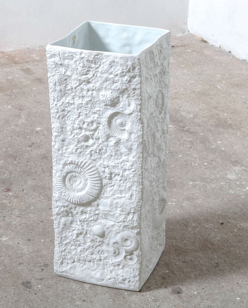 This is a unique Kaiser white porcelain vase white ammonite relief. The vase is in exceptional condition and is glazed inside. Rectangular shape.
Measures: Height 7.5