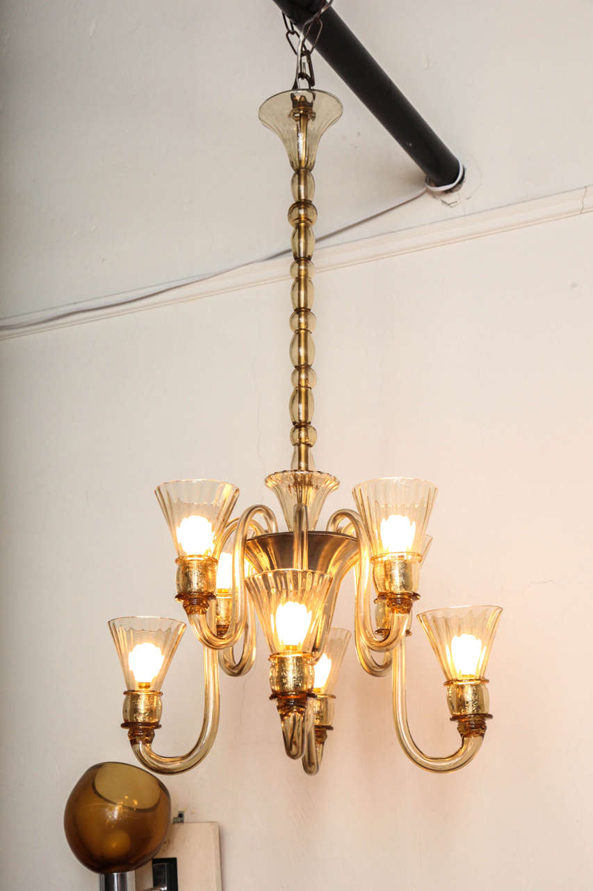 Elegant eight-light Art Deco chandelier made in Venice, 1930 by Salviati. Beautifully made blown glass champagne color with ridded design on the eight shades, great quality.
 