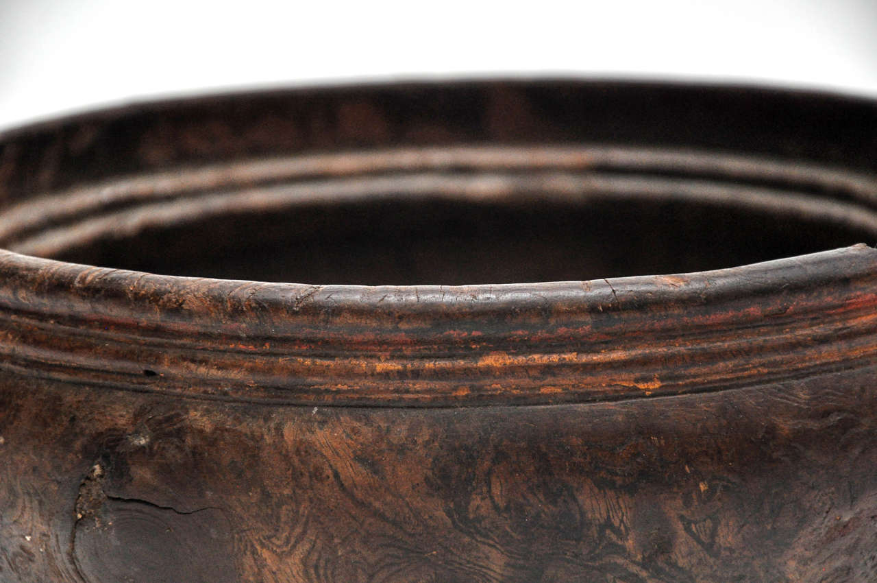 Early 19th Century Wooden Bowl with Engraving from Naga In Good Condition In Chicago, IL