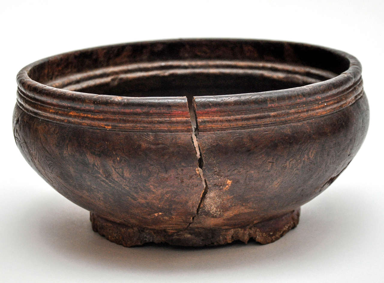 Early 19th Century Wooden Bowl with Engraving from Naga 1