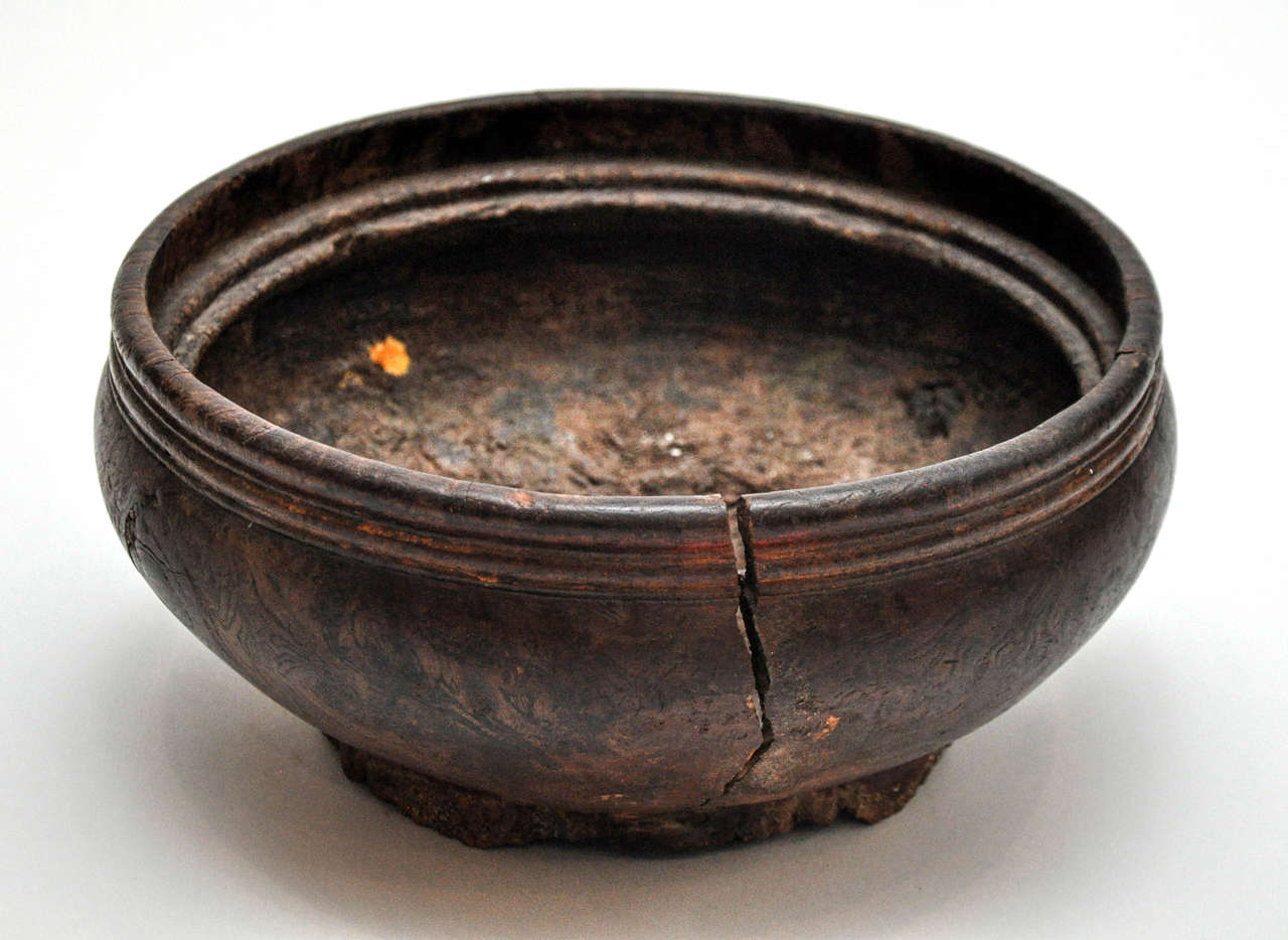 Early 19th Century Wooden Bowl with Engraving from Naga 2