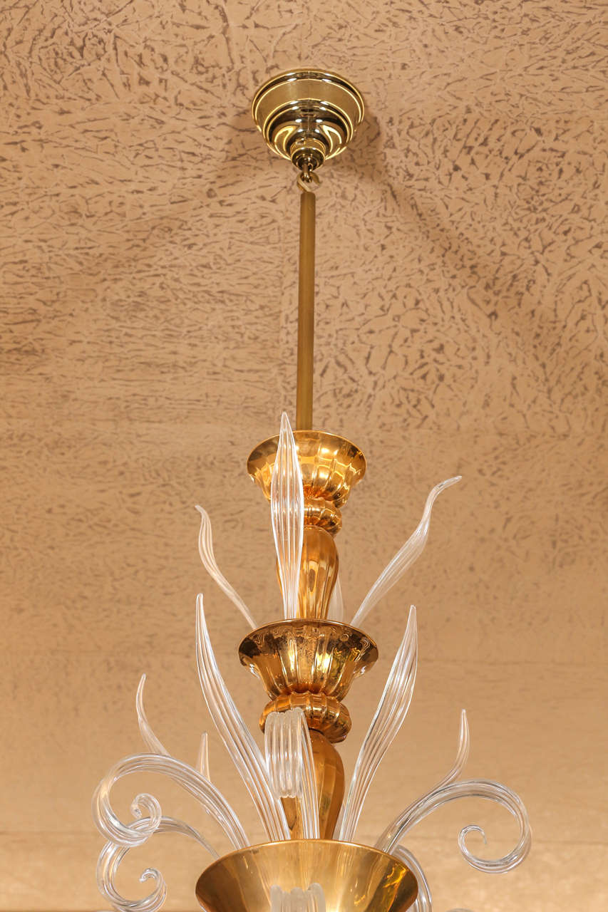 Truly stunning grand two-tier Venetian chandelier.
The chandelier is elegantly accented with a gold centre armature which supports twenty-one-light sources.