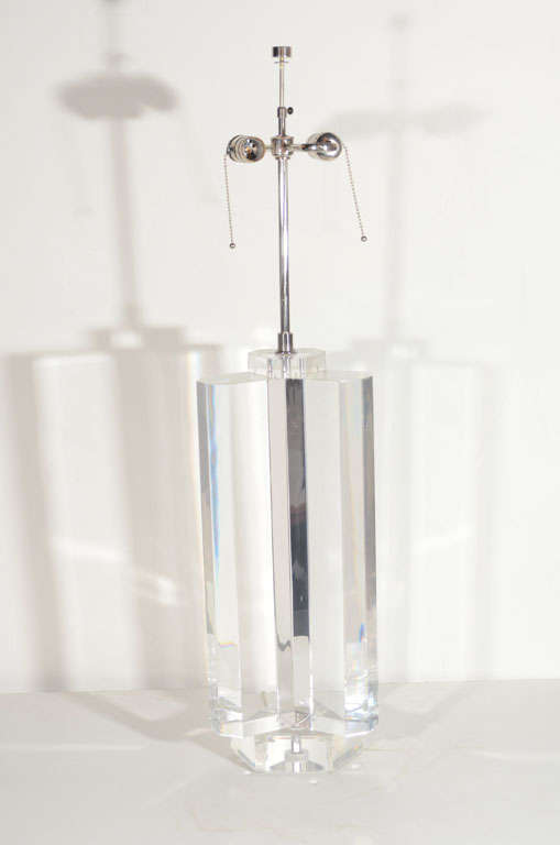 20th Century Outstanding Modernist Lucite Lamp with Trefoil Design