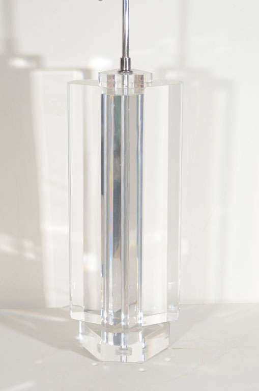 Outstanding Modernist Lucite Lamp with Trefoil Design 2