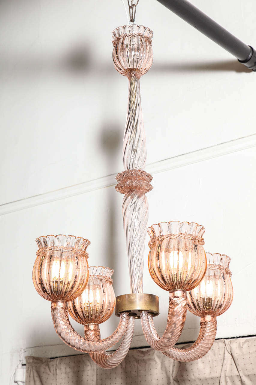 Elegant four arm Art Deco chandelier made in 1940 by Barovier & Toso.
Blown salmon color chandelier in a technic called Bullicante (air trapped bubbles). Each shade is fluted with a applied twist of glass around the top, it's the first time I've