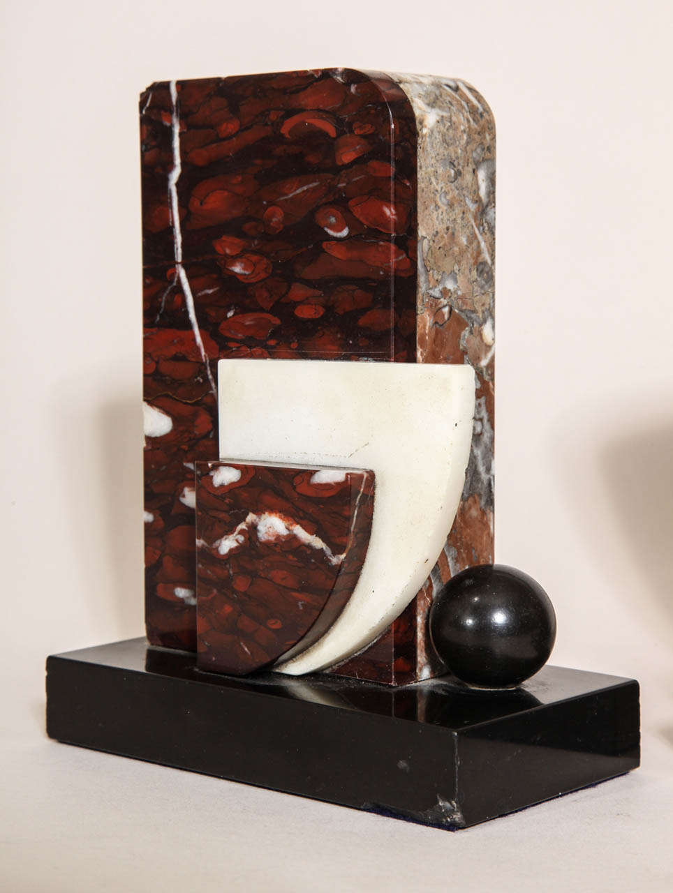 French Art Deco Marble and Patinated Metal Bookends In Good Condition For Sale In New York, NY