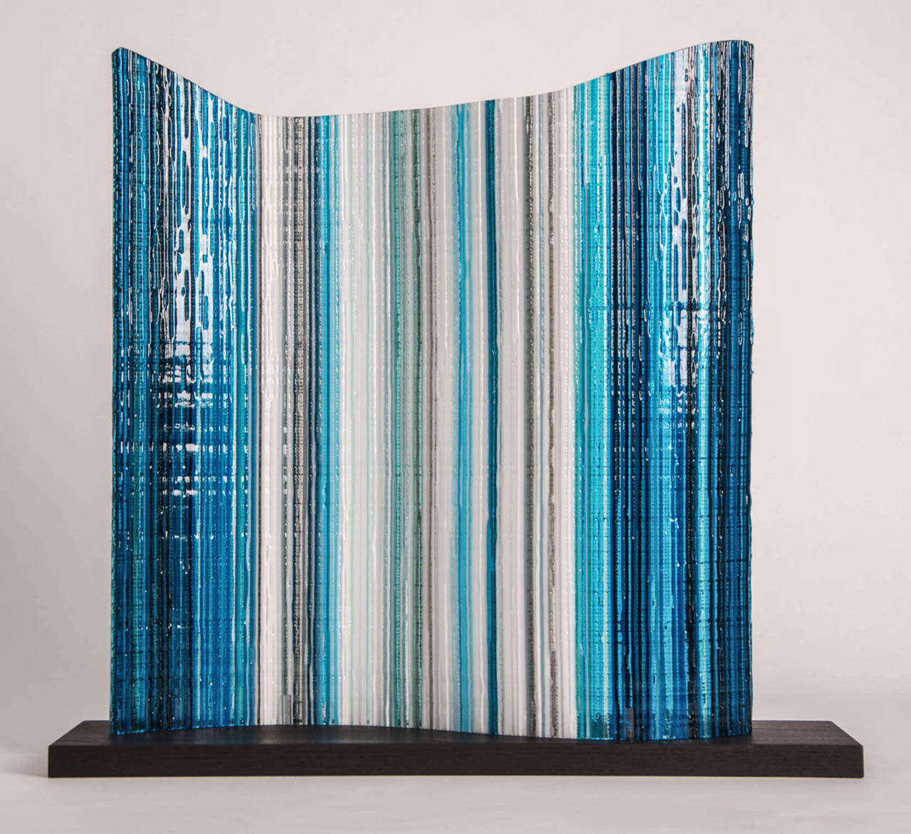 Cathryn Shilling experiments with colour and technique to produce beautiful one off sculptures. Her innovative pieces push the glass beyond our usual comfort zones. Glass rods are stacked and woven together like fabric, mimicking the flexibility and