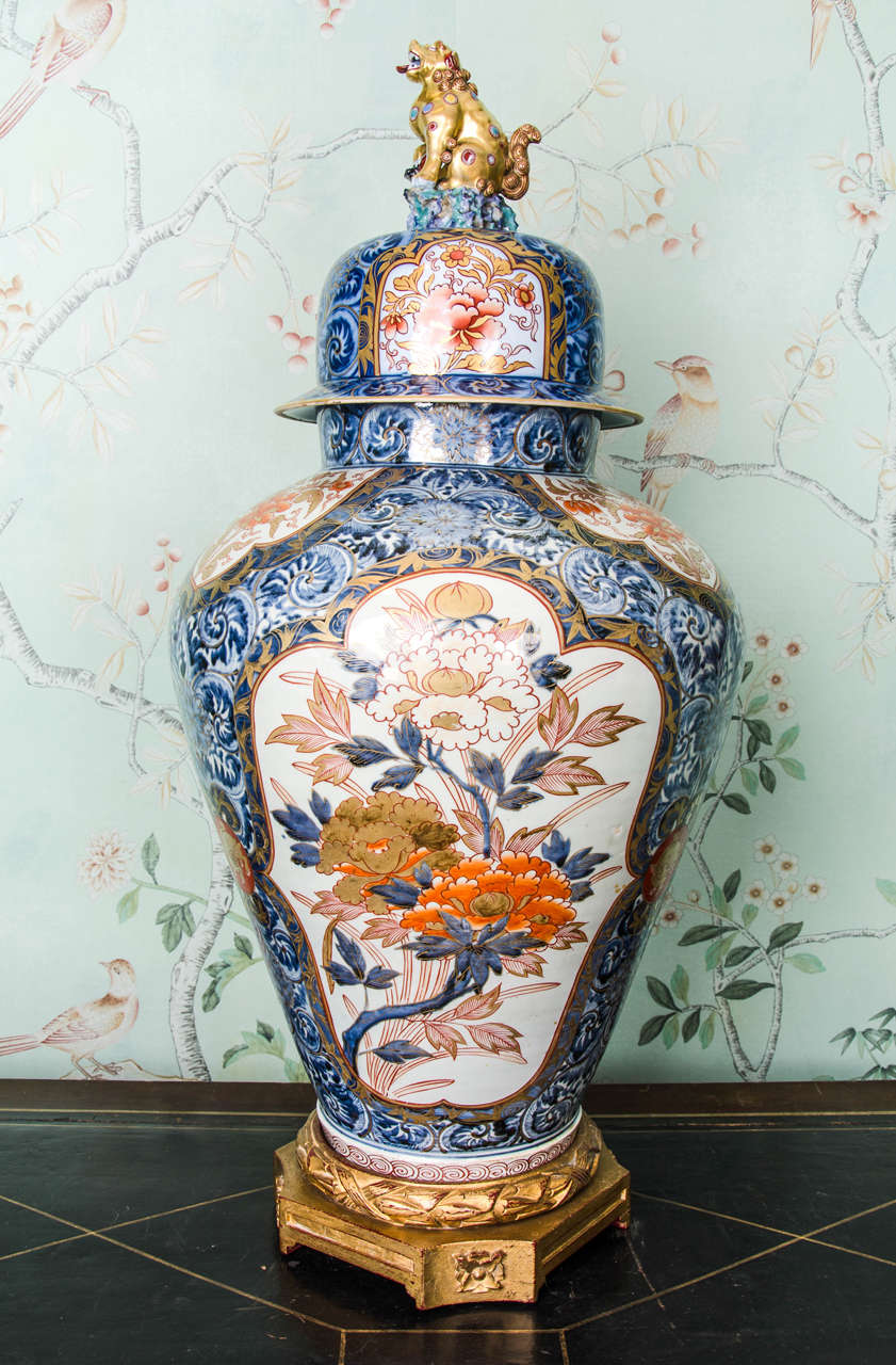 Early 18th Century Japanese Imari Vase, circa 1700