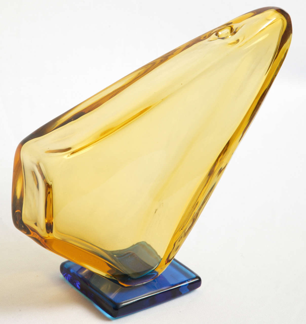 Mid-Century Modern Napoleone Martinuzzi and Alfredo Barbini - A glass sculpture / vase For Sale