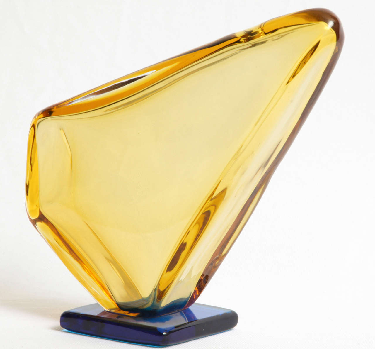 Mid-20th Century Napoleone Martinuzzi and Alfredo Barbini - A glass sculpture / vase For Sale