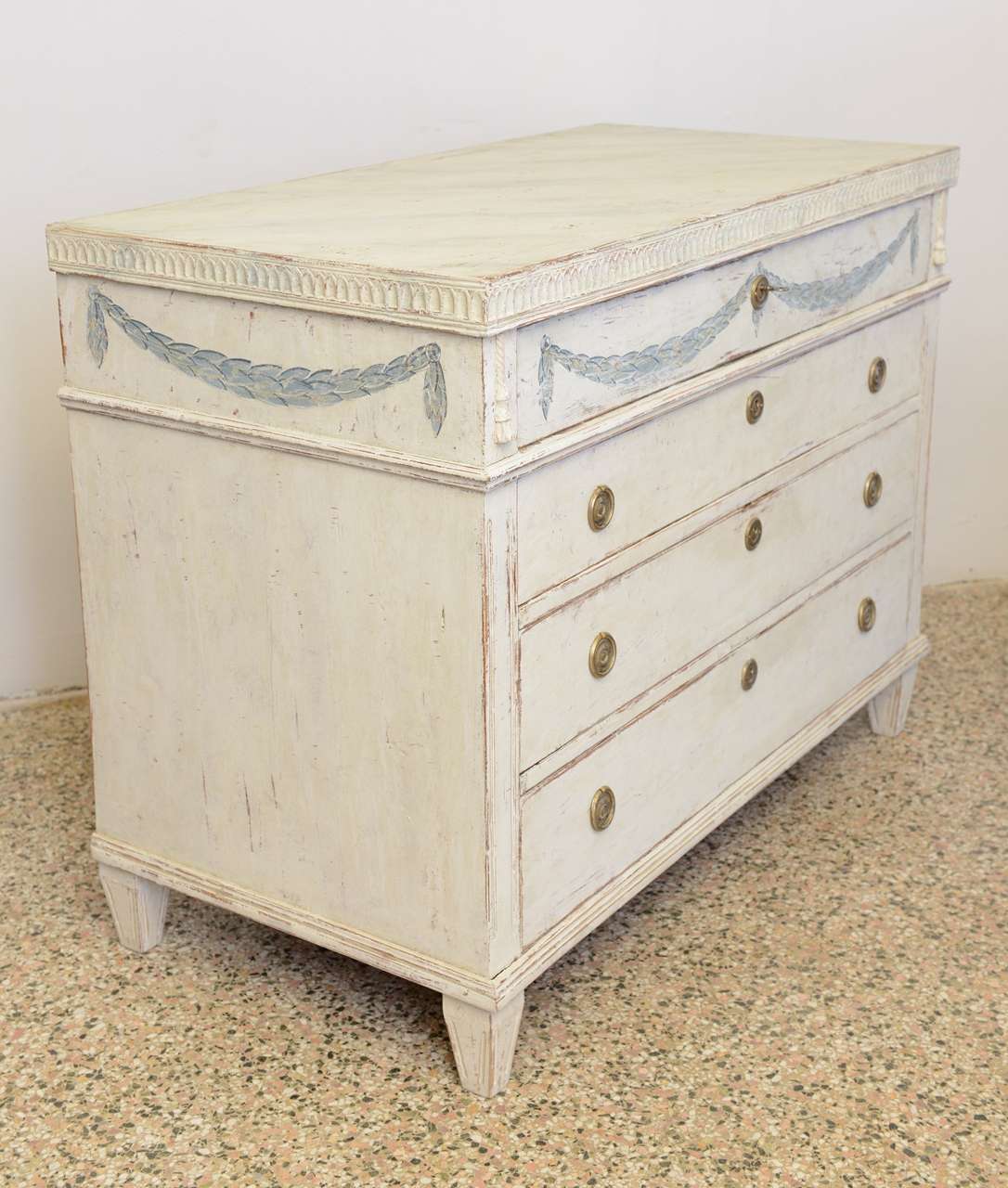 Antique Swedish Gustavian painted Dresser late 18th C. In Excellent Condition In West Palm Beach, FL