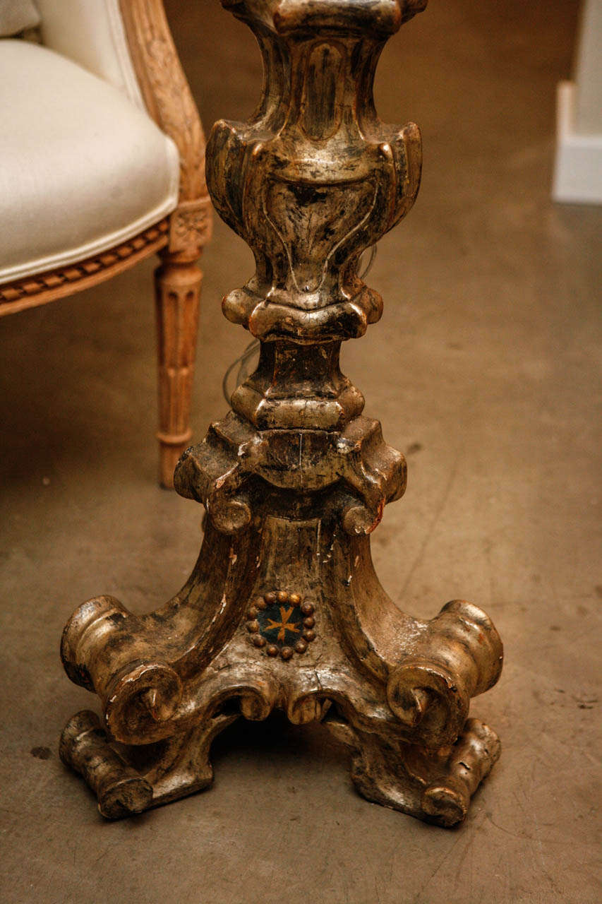 Antique Carved and Gilded Floor Lamp with Custo Shade For Sale 1