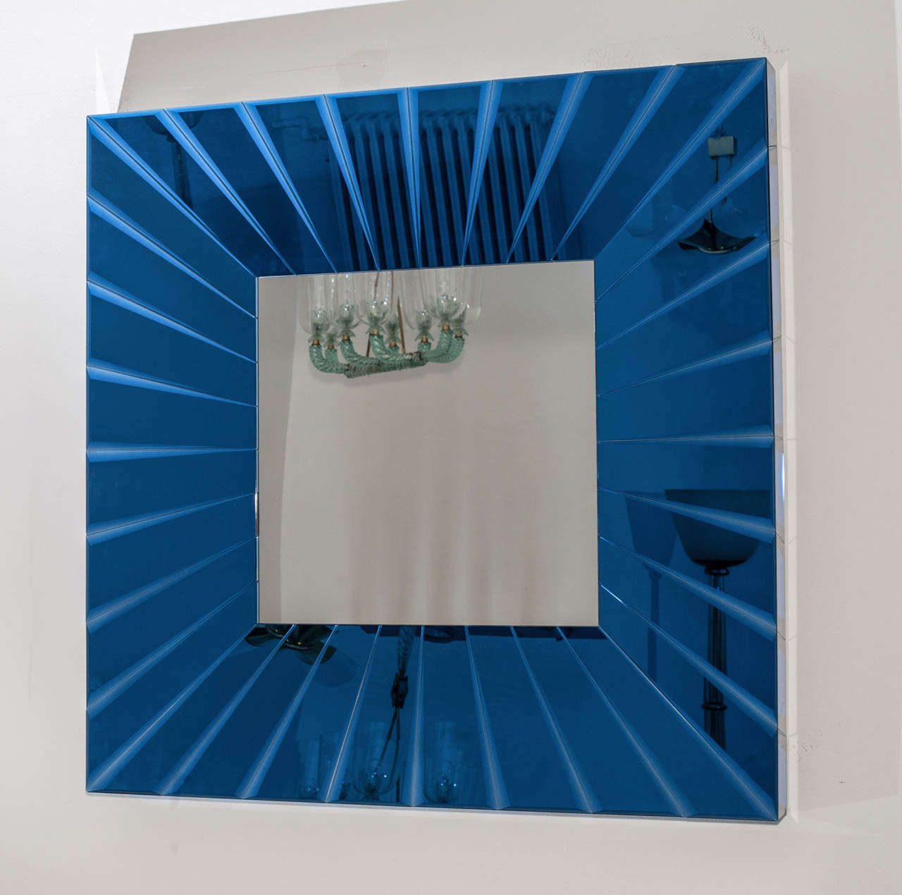 Mirror with blue crystal frame.
Designed and manufactured by Roberto Rida.
Italy, 2013