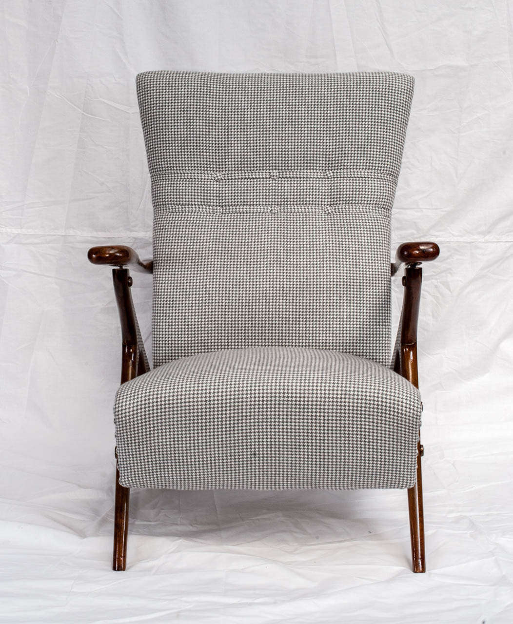 1950's Pair of Italian Armchairs 
Seat is reclining in three different positions.
Arms are mad in beech wood and the upholstery has been recently changed.