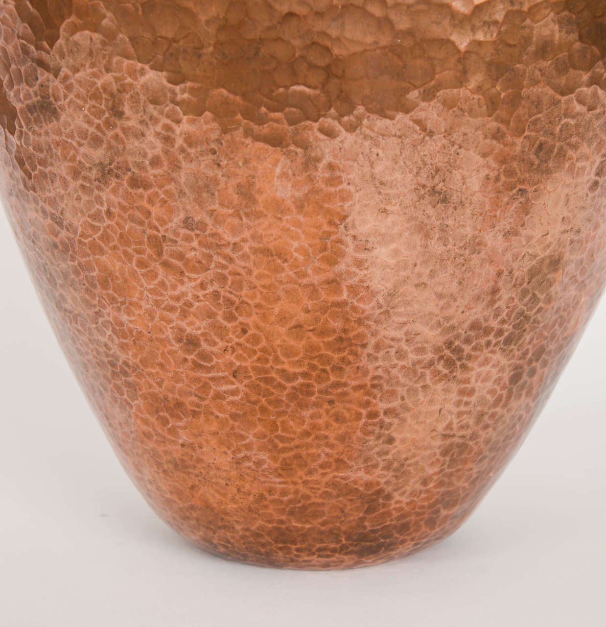 Hand-Beaten Mid-20th Century Copper Vase In Excellent Condition In London, GB