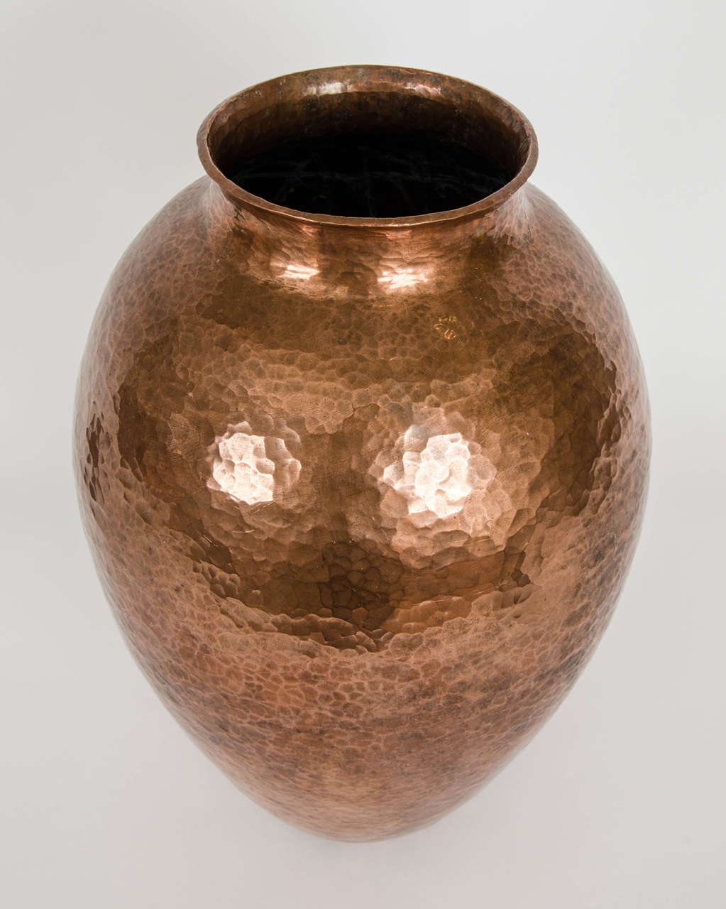 Hand-Beaten Mid-20th Century Copper Vase 2