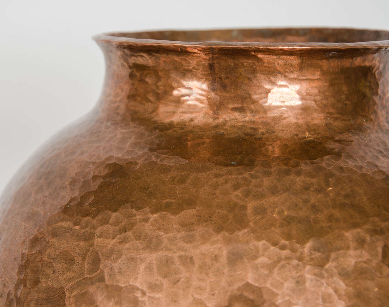 Hand-Beaten Mid-20th Century Copper Vase 3