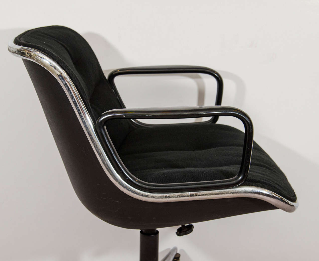 Midcentury Charles Pollock for Knoll Executive Chair with Original Label In Good Condition In New York, NY