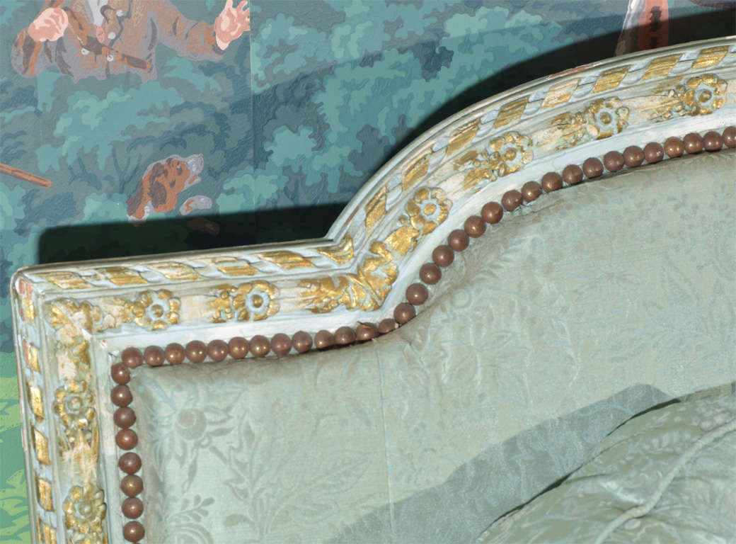 Louis XVI Style Painted and Parcel Gilt Canape In Good Condition In Dallas, TX