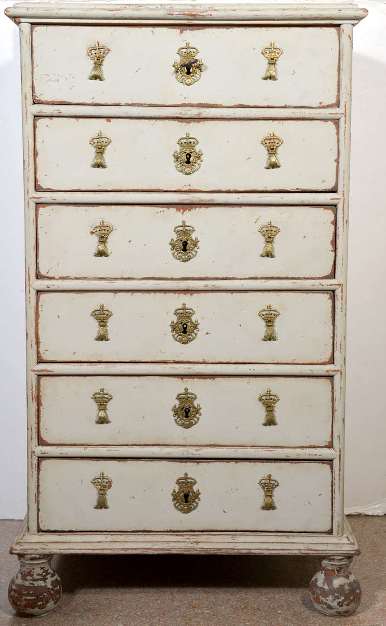 Beautiful tall narrow six drawer commode.. original hardware
and paint.  All drawers lock with a single key..very special
piece.