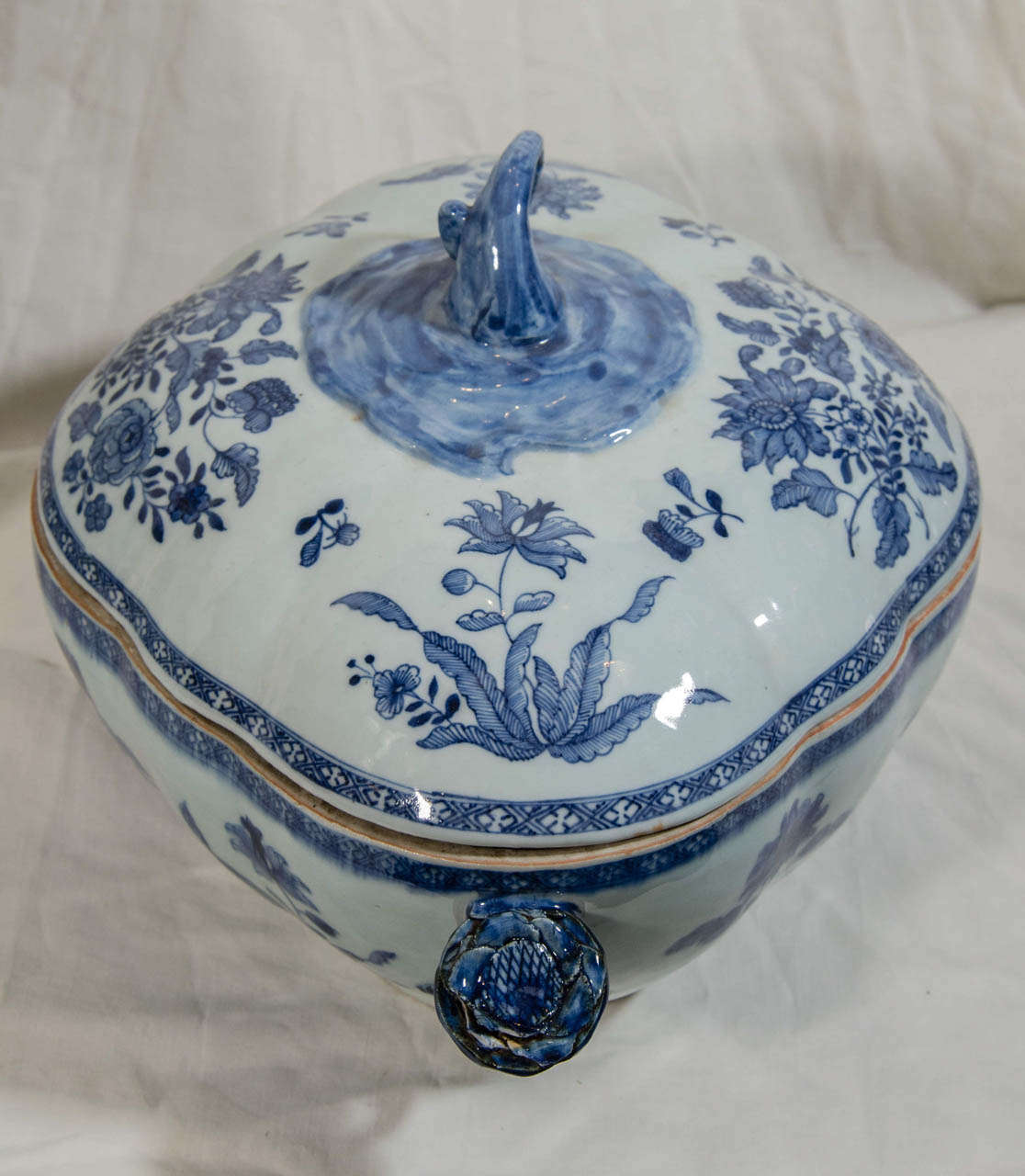 18th Century and Earlier Chinese Porcelain Blue and White Soup Tureen
