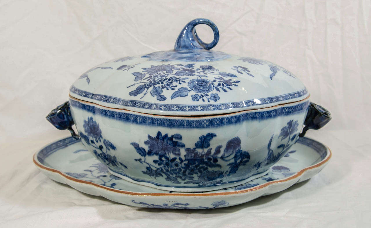 Chinese Porcelain Blue and White Soup Tureen 3