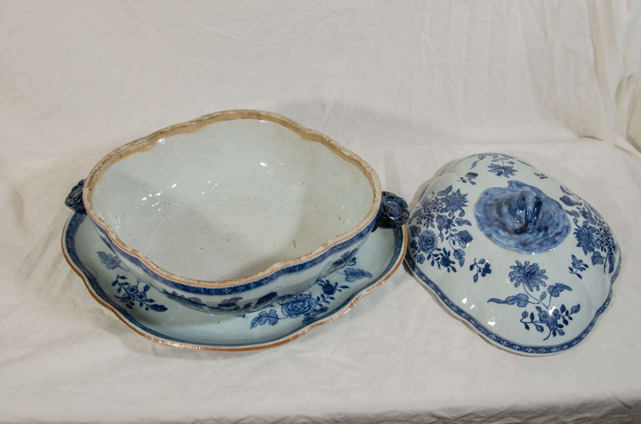Chinese Porcelain Blue and White Soup Tureen 5
