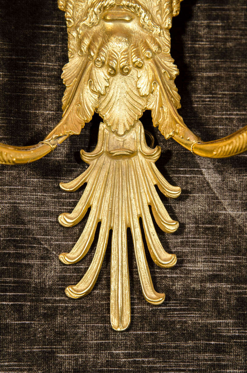 Dorato Set di otto lampade da parete neoclassiche figurate in bronzo dorato in stile impero francese in vendita