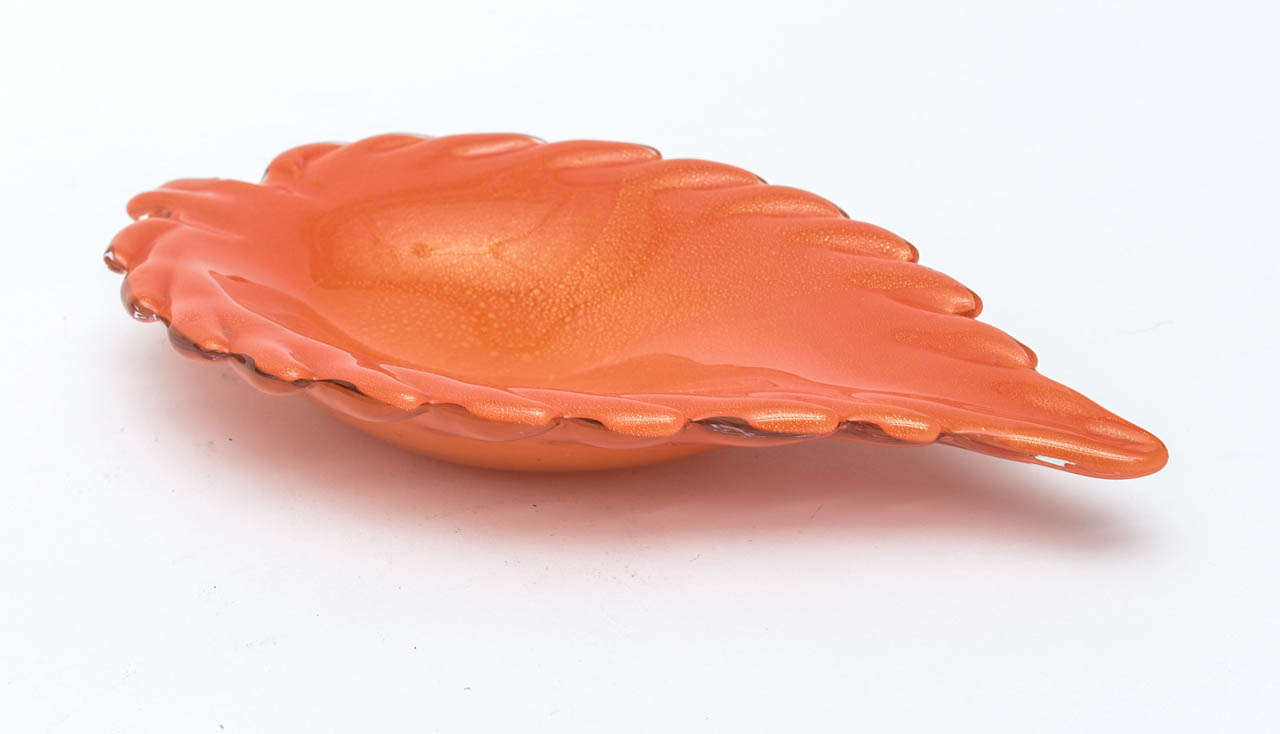 The luscious color of hermes orange meets gold aventurine in this leaf pattern italian Murano Barovier e Toso glass bowl.

it is beautiful as is...