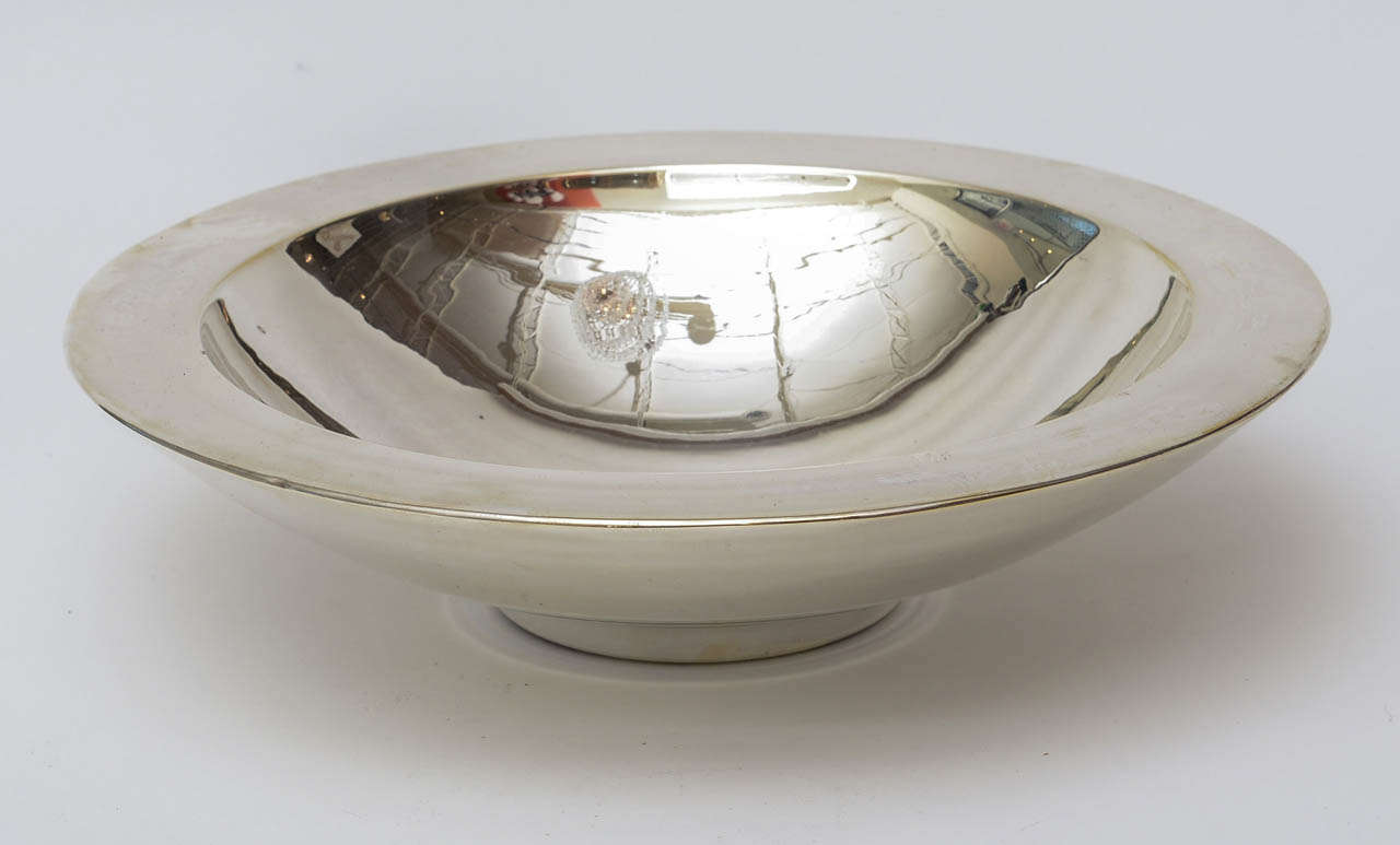 This simple period modernist bowl is timeless!
Silver-plate and in great condition!
