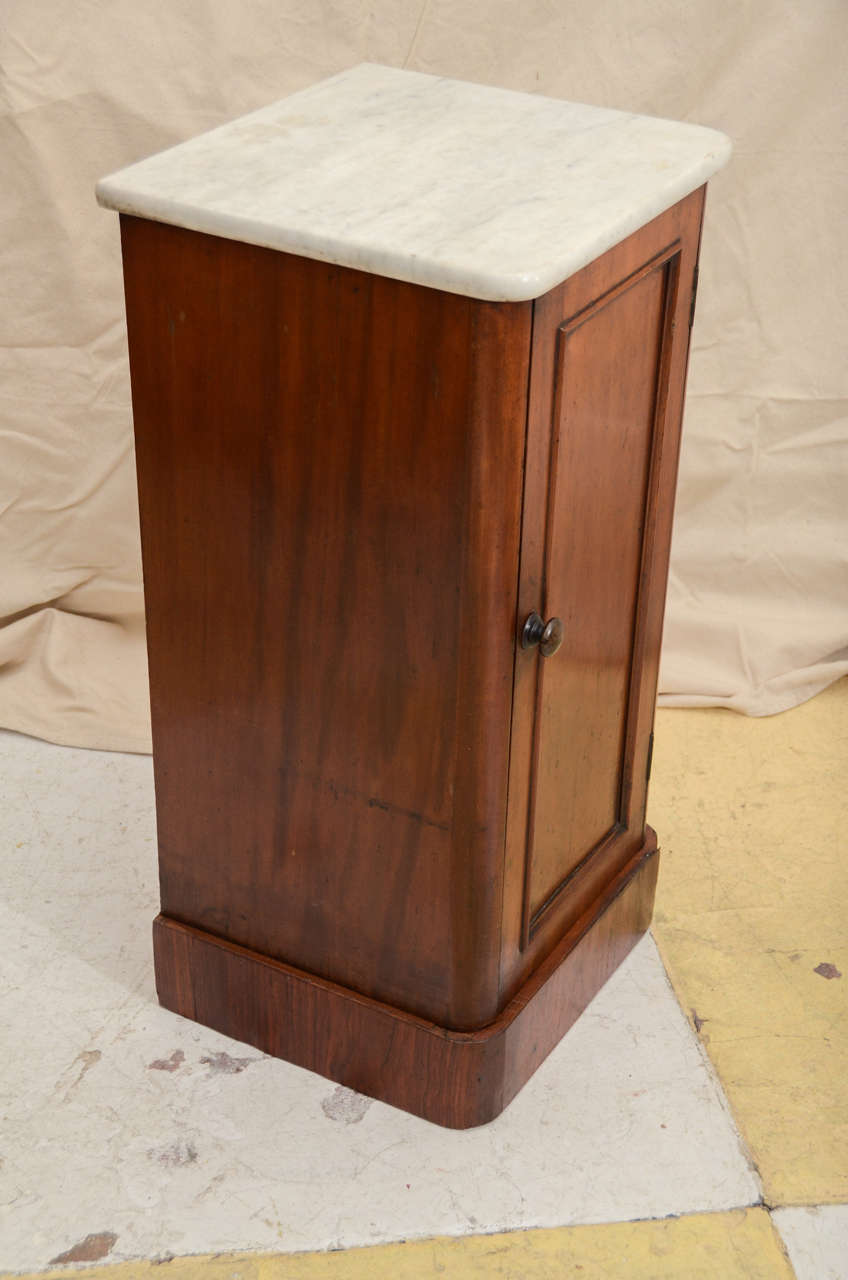 ENGLISH MID 19TH CENT. MARBLE TOP MAHOGANY BEDSIDE CABINET WITH RECTANGULAR RECESSED PANEL DOOR WITH ROUND WOOD PULL--- GREAT SMALL SIZE-- 