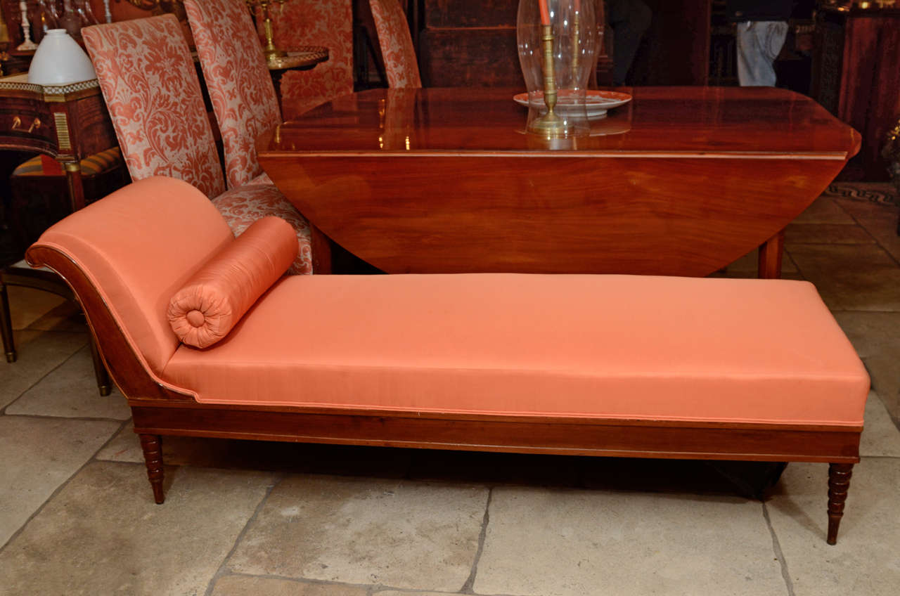 A fine French Directoire mahogany silk upholstered recamier with graduated bobbin-turned  legs.