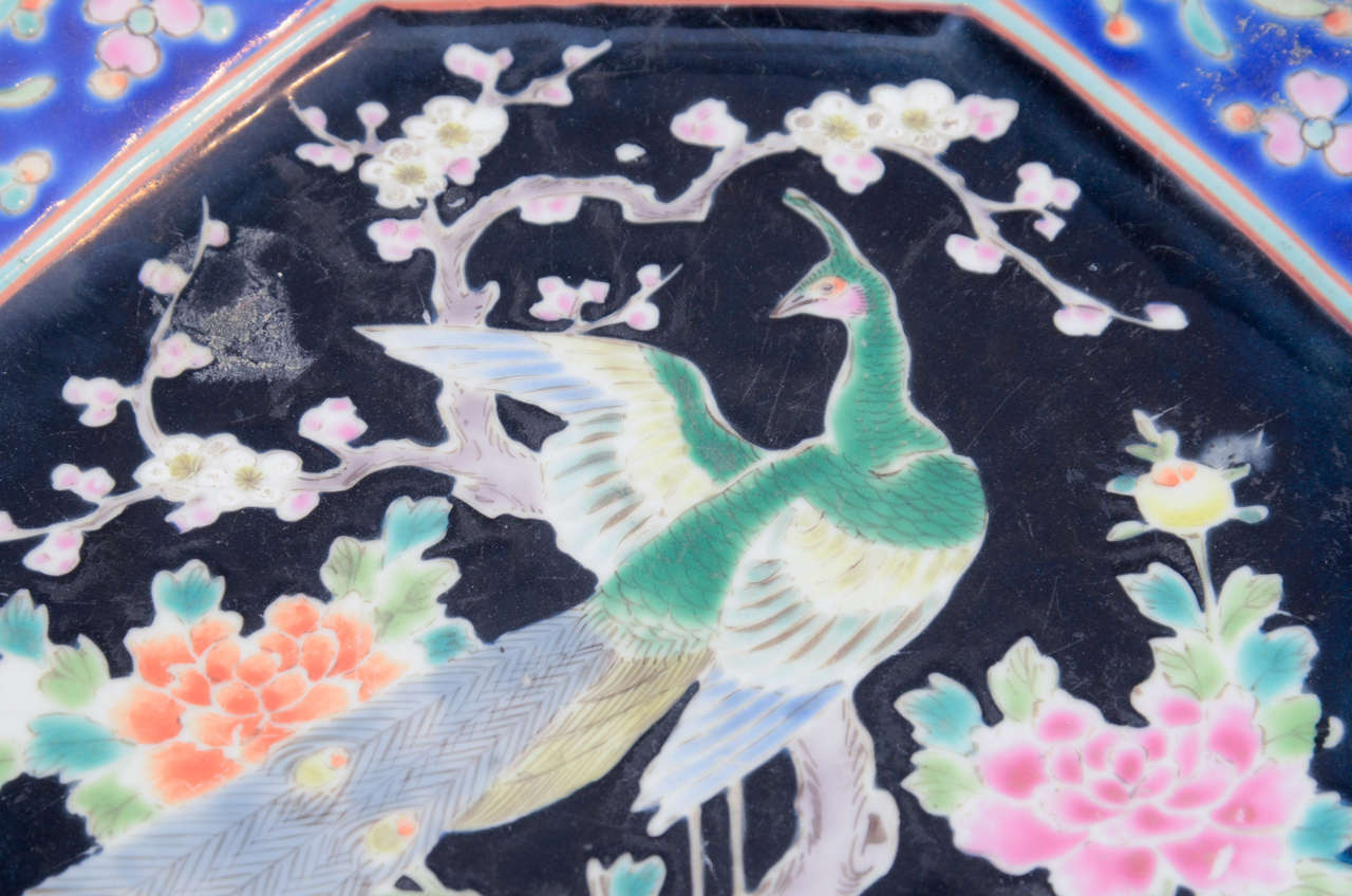 Chinese Famille Noir Plate In Good Condition For Sale In New York, NY